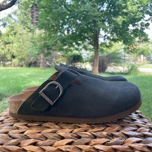 NEW Eastland Gina Black Suede Leather Slip-on Mule Clog Flats.  Women size 8